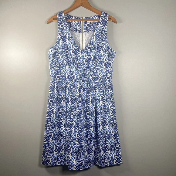 Milly Blue White Cotton Floral Sleeveless V-Neck Shift Dress Sz 10 Fit & Flare - Picture 2 of 15